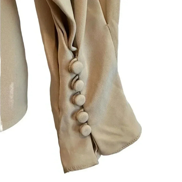 Gorgeous, Elizabeth and James, silk cream jacket, fully lined with button sleeve - Picture 7 of 11
